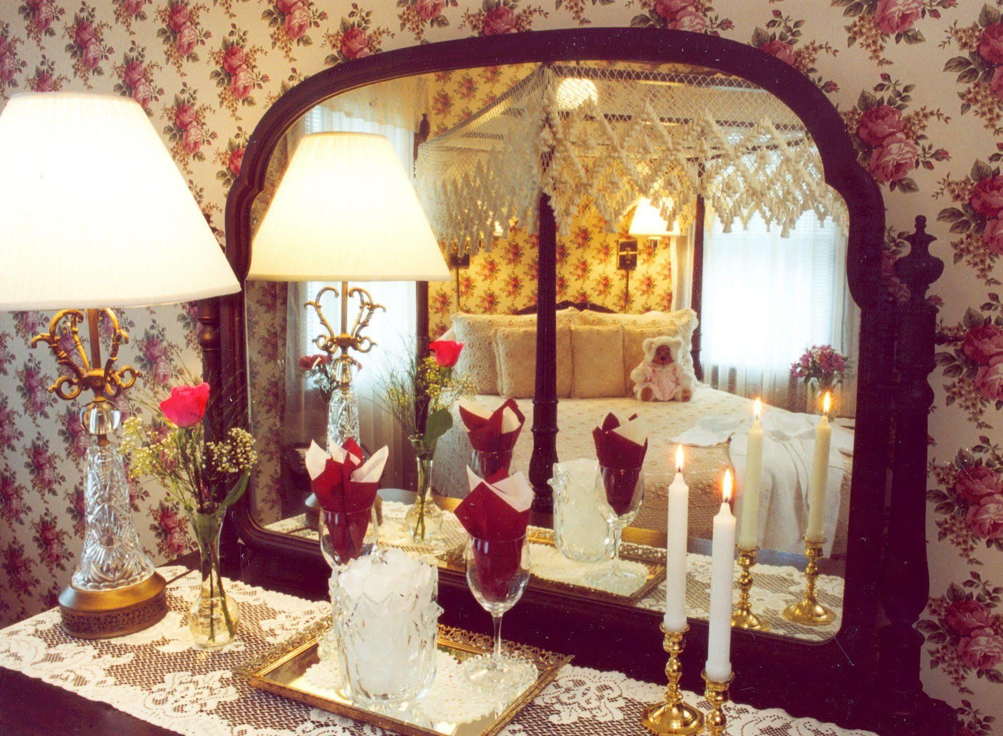 Palmer House Inn ฟัลเมาท์ ภายนอก รูปภาพ