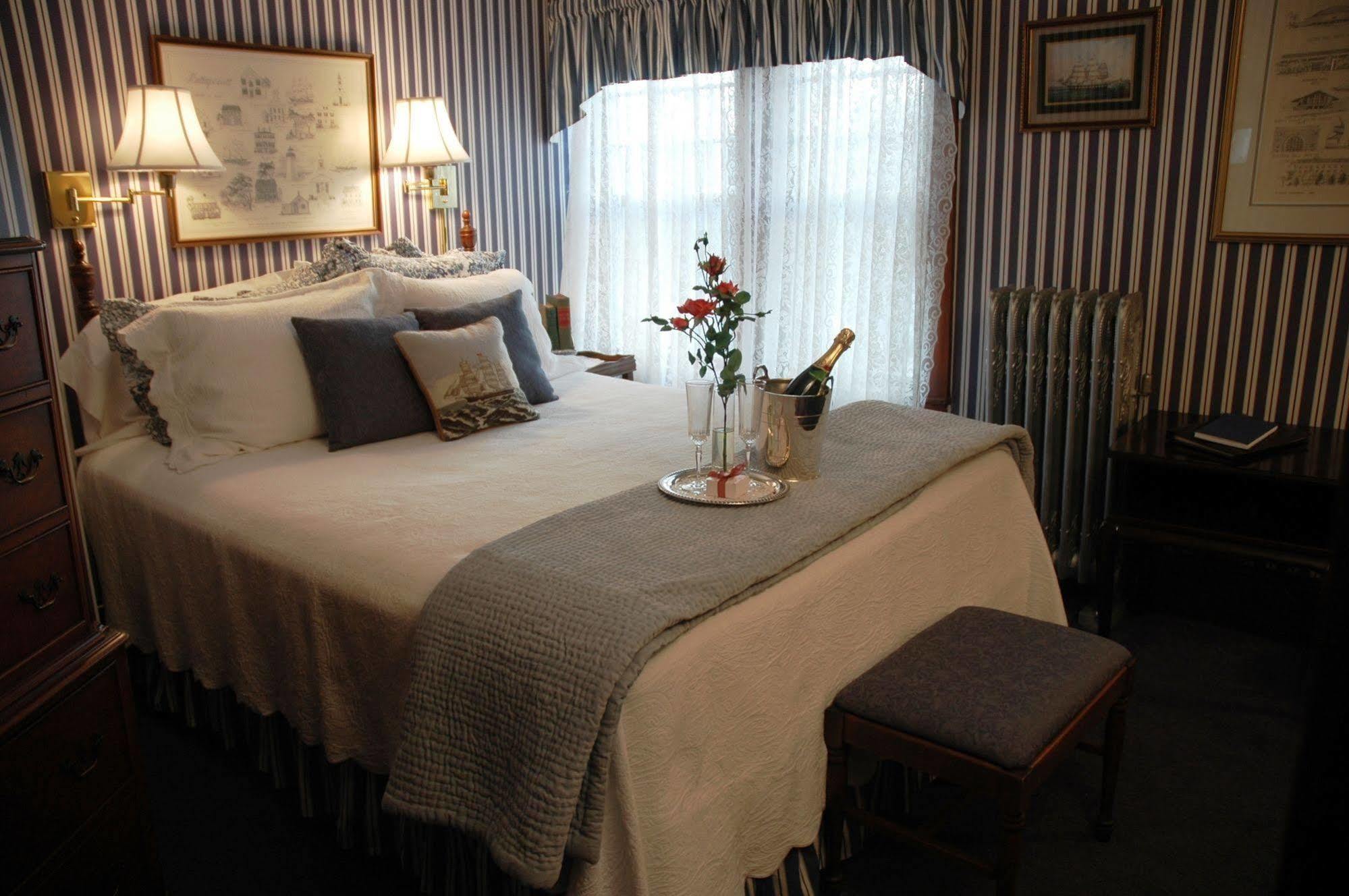 Palmer House Inn ฟัลเมาท์ ภายนอก รูปภาพ