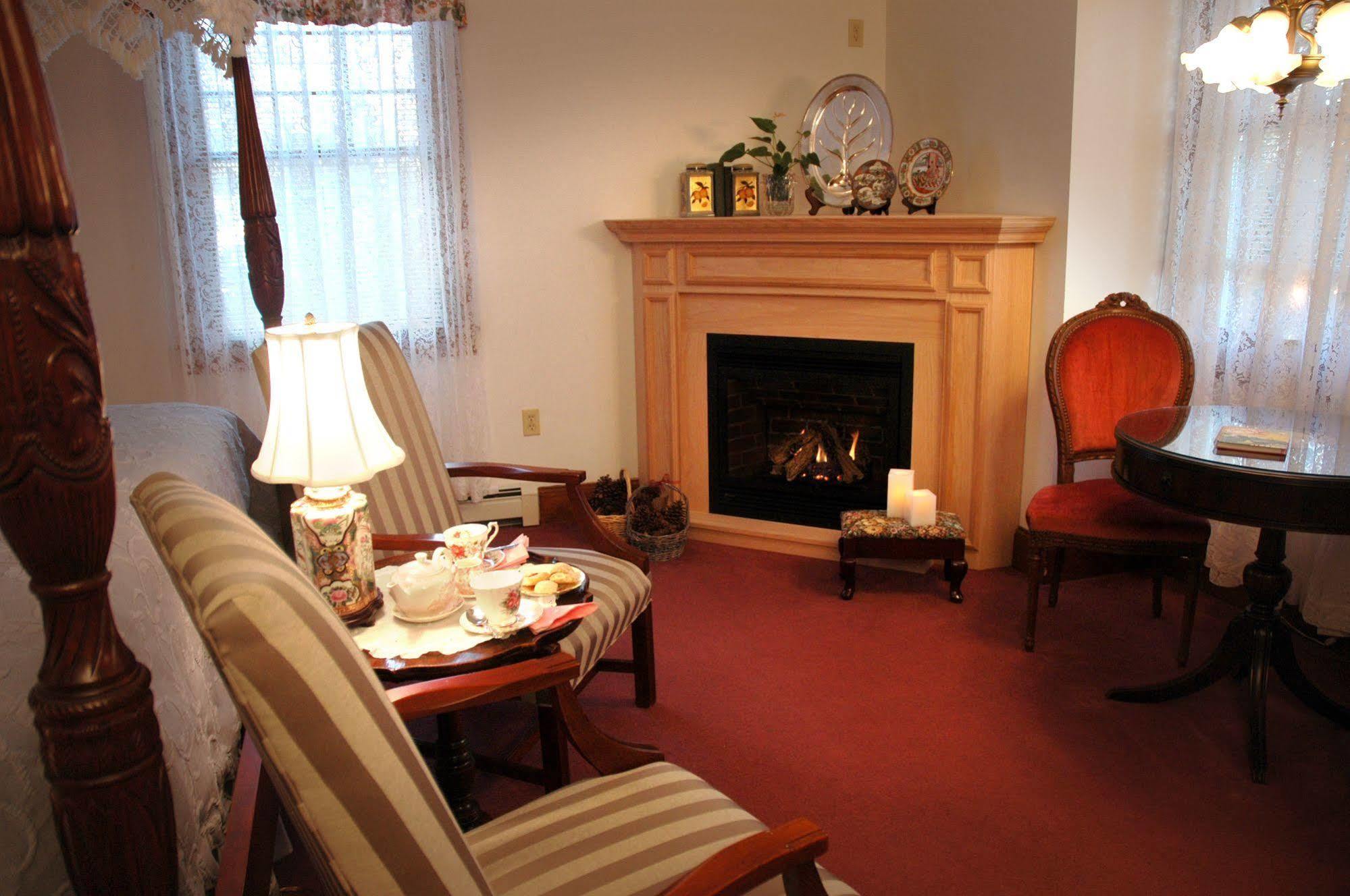 Palmer House Inn ฟัลเมาท์ ภายนอก รูปภาพ