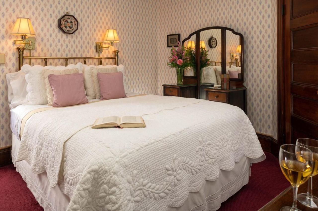 Palmer House Inn ฟัลเมาท์ ภายนอก รูปภาพ