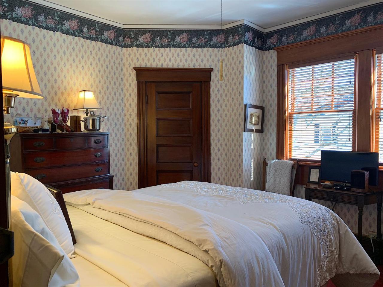 Palmer House Inn ฟัลเมาท์ ภายนอก รูปภาพ