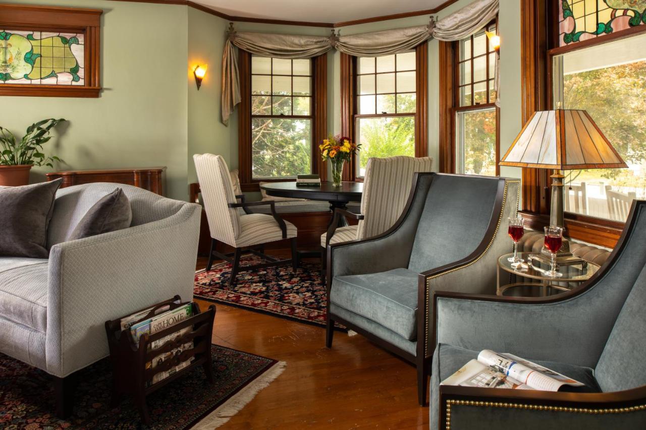 Palmer House Inn ฟัลเมาท์ ภายนอก รูปภาพ