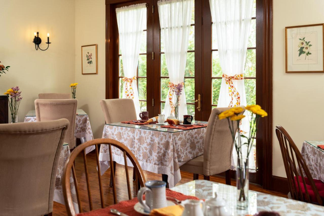 Palmer House Inn ฟัลเมาท์ ภายนอก รูปภาพ