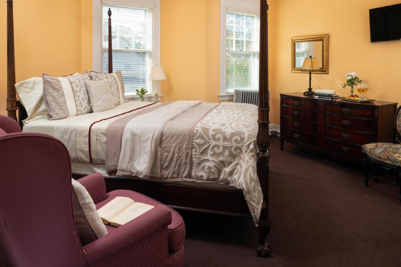 Palmer House Inn ฟัลเมาท์ ภายนอก รูปภาพ