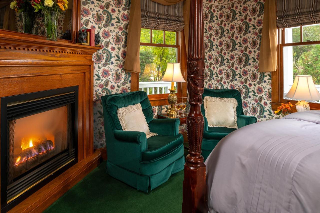 Palmer House Inn ฟัลเมาท์ ภายนอก รูปภาพ