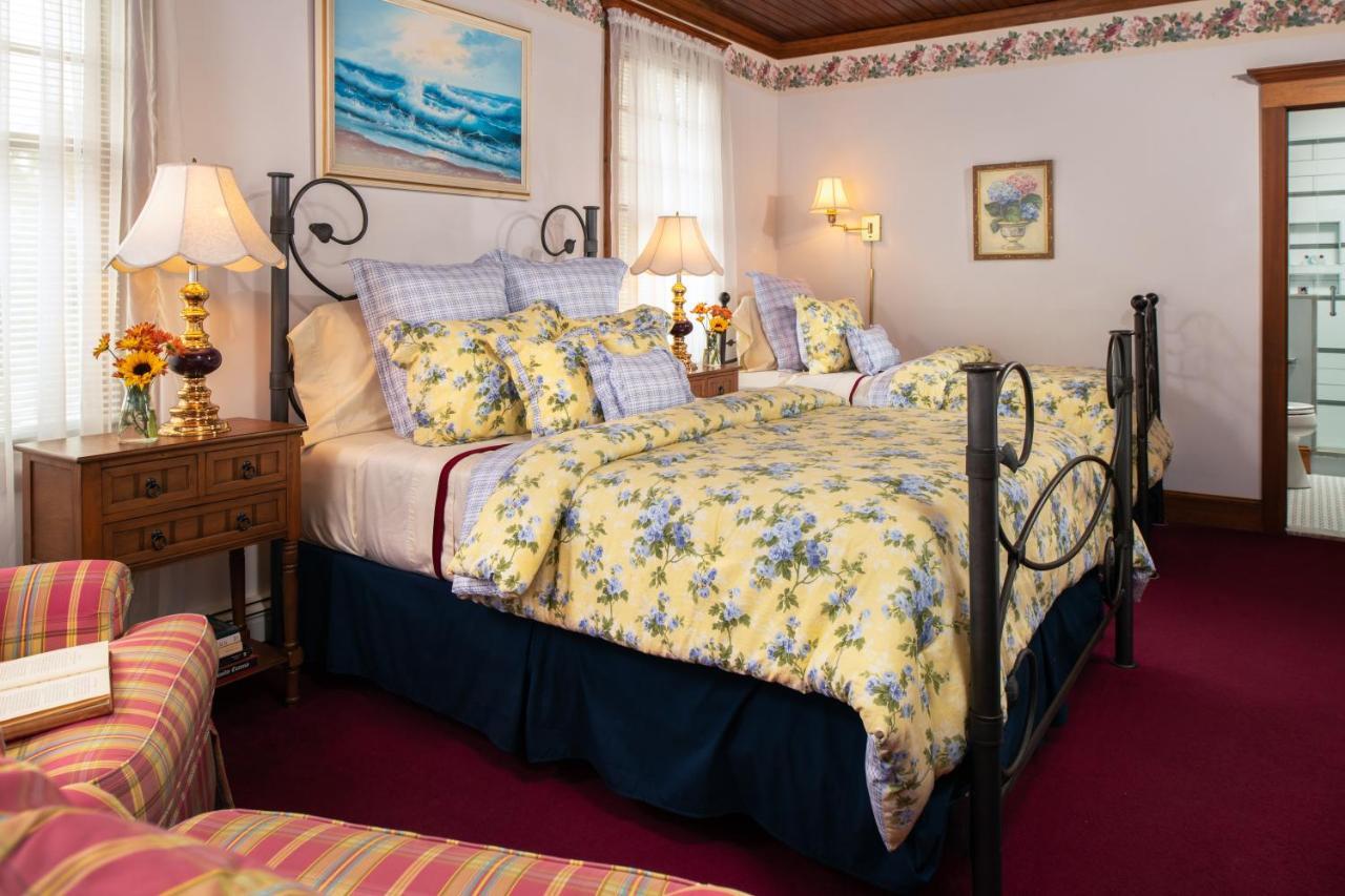 Palmer House Inn ฟัลเมาท์ ภายนอก รูปภาพ